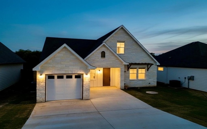 5610 San Jacinto Drive, Granbury, TX 76048, 4 Bedrooms Bedrooms, ,2 BathroomsBathrooms,Residential,For Sale,5610 San Jacinto Drive,0,21090077
