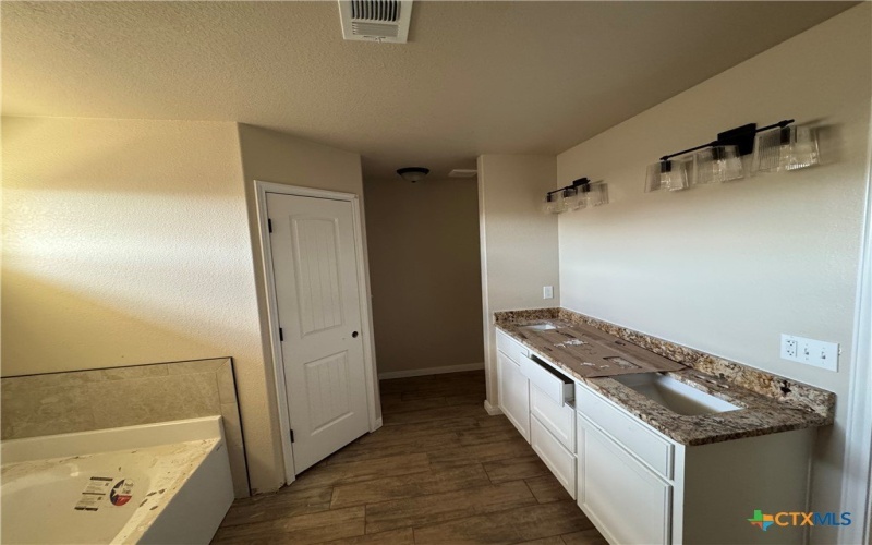 2540 Cowgirl Trail, Belton, TX 76513, 5 Bedrooms Bedrooms, ,2 BathroomsBathrooms,Residential,For Sale,2540 Cowgirl Trail,0,595676