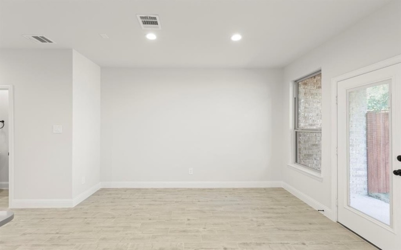 6945 Mustang Isle Drive, Dallas, TX 75228, 3 Habitaciones Habitaciones , ,2 BañosBaños,Residential,En Venta,6945 Mustang Isle Drive,0,21090118