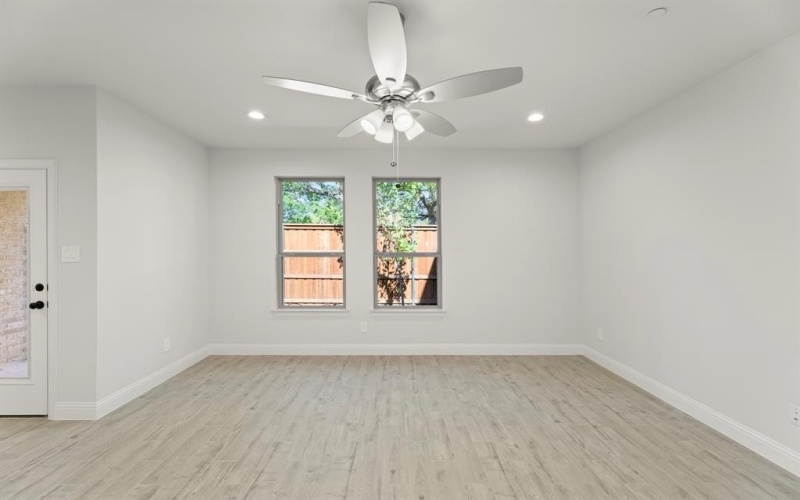 6945 Mustang Isle Drive, Dallas, TX 75228, 3 Habitaciones Habitaciones , ,2 BañosBaños,Residential,En Venta,6945 Mustang Isle Drive,0,21090118