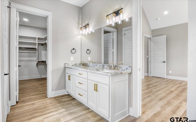 12181 Oak Grove Dr., Tyler, TX 75706, 4 Bedrooms Bedrooms, ,3 BathroomsBathrooms,Residential,For Sale,12181 Oak Grove Dr.,25001736