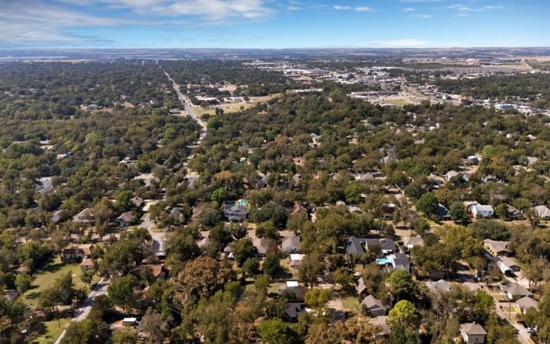 503 W Earl Street, Cleburne, TX 76033, 3 Bedrooms Bedrooms, ,2 BathroomsBathrooms,Residential,For Sale,503 W Earl Street,0,21090418