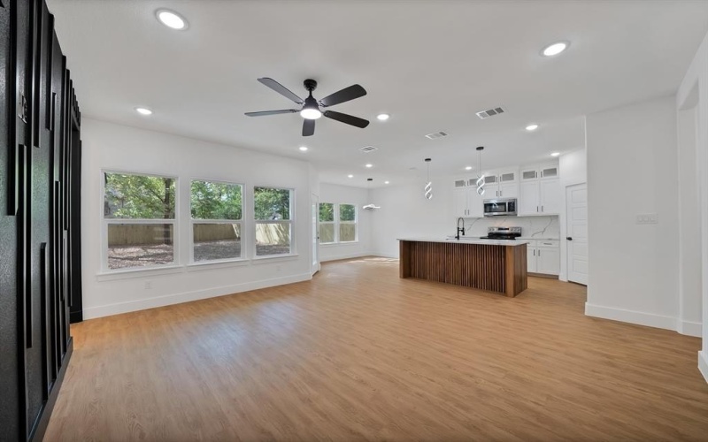 503 W Earl Street, Cleburne, TX 76033, 3 Bedrooms Bedrooms, ,2 BathroomsBathrooms,Residential,For Sale,503 W Earl Street,0,21090418