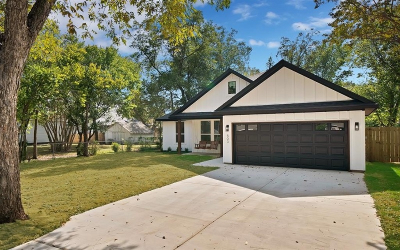 503 W Earl Street, Cleburne, TX 76033, 3 Bedrooms Bedrooms, ,2 BathroomsBathrooms,Residential,For Sale,503 W Earl Street,0,21090418