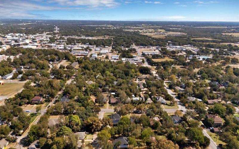503 W Earl Street, Cleburne, TX 76033, 3 Bedrooms Bedrooms, ,2 BathroomsBathrooms,Residential,For Sale,503 W Earl Street,0,21090418