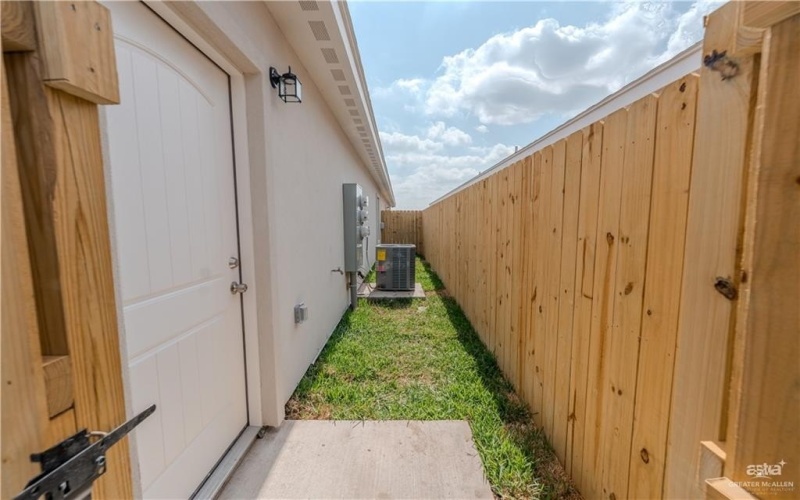 3021 Briggs Road, Weslaco, TX 78596, ,Residential Multi Family,For Sale,3021 Briggs Road,466855