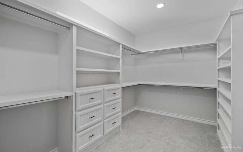 8023 N 48th Lane, McAllen, TX 78504, 4 Habitaciones Habitaciones , ,3 BañosBaños,Residential,En Venta,8023 N 48th Lane,0,483701