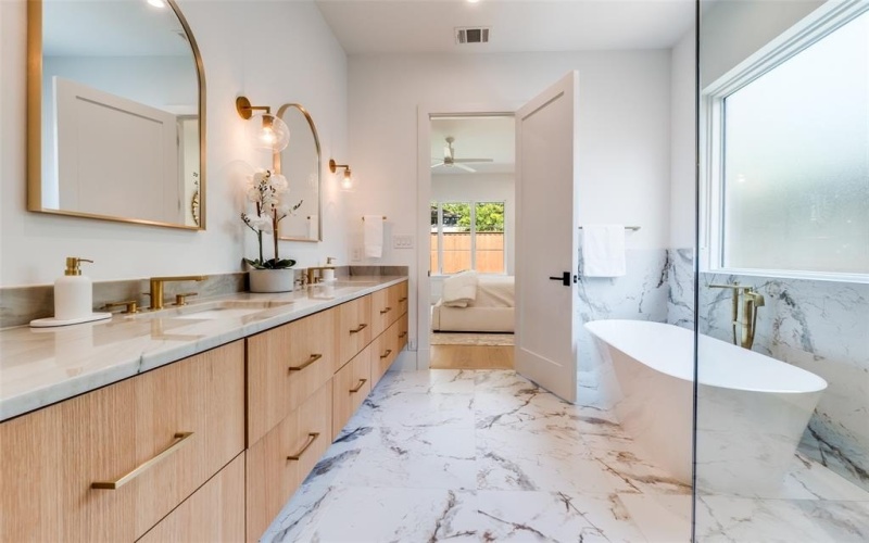 5321 Emerson Avenue, Dallas, TX 75209, 4 Bedrooms Bedrooms, ,6 BathroomsBathrooms,Residential,For Sale,5321 Emerson Avenue,0,21090376