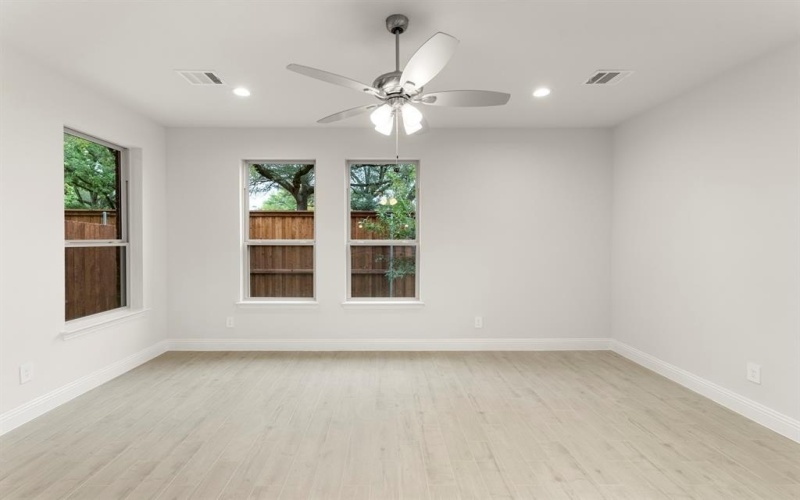 6949 Mustang Isle Drive, Dallas, TX 75228, 3 Bedrooms Bedrooms, ,2 BathroomsBathrooms,Residential,For Sale,6949 Mustang Isle Drive,0,21090669