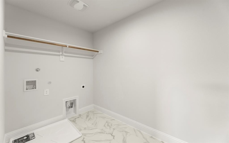 6949 Mustang Isle Drive, Dallas, TX 75228, 3 Bedrooms Bedrooms, ,2 BathroomsBathrooms,Residential,For Sale,6949 Mustang Isle Drive,0,21090669