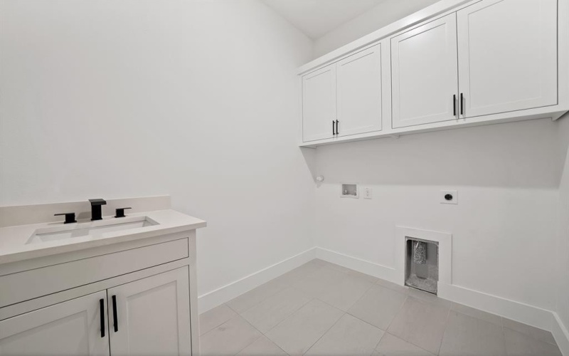 242 Oakwood Drive, Lancaster, TX 75146, 4 Bedrooms Bedrooms, ,3 BathroomsBathrooms,Residential,For Sale,242 Oakwood Drive,0,21090745