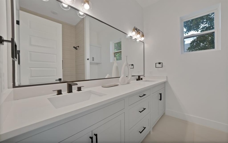 242 Oakwood Drive, Lancaster, TX 75146, 4 Bedrooms Bedrooms, ,3 BathroomsBathrooms,Residential,For Sale,242 Oakwood Drive,0,21090745