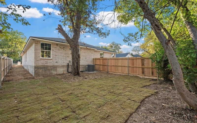 1105 N 11th Street, Waco, TX 76707, 6 Bedrooms Bedrooms, ,5 BathroomsBathrooms,Residential Multi Family,For Sale,1105 N 11th Street,0,21090777