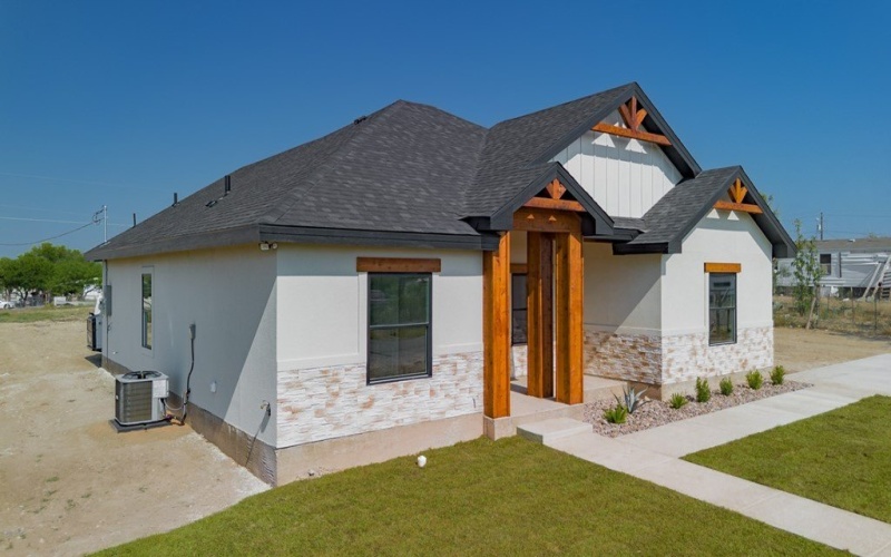 208 ghost rider, Eagle Pass, TX 78852, 3 Bedrooms Bedrooms, ,2 BathroomsBathrooms,Residential,For Sale,208 ghost rider,0,81574