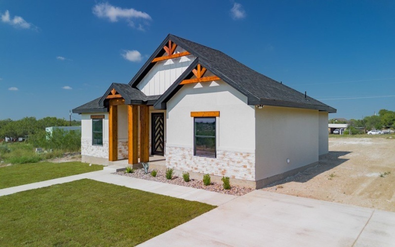 208 ghost rider, Eagle Pass, TX 78852, 3 Bedrooms Bedrooms, ,2 BathroomsBathrooms,Residential,For Sale,208 ghost rider,0,81574