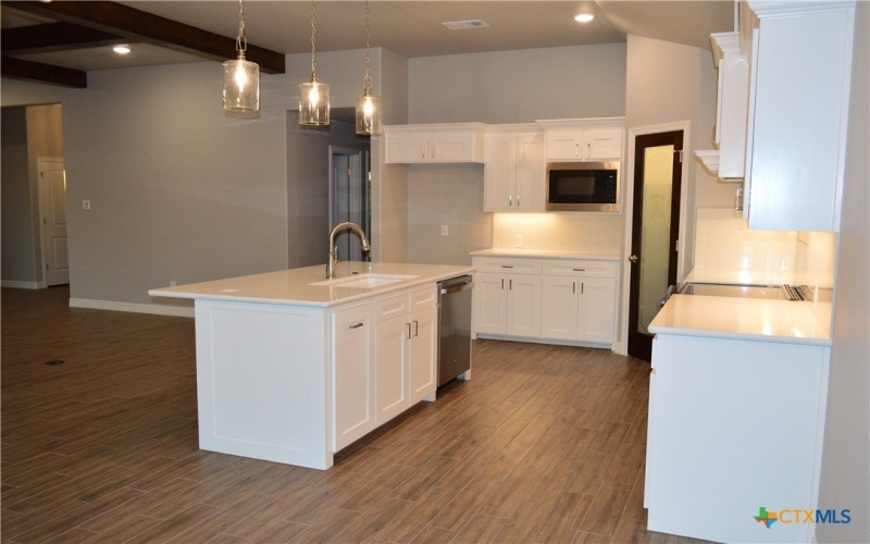 174 County Road 3154, Kempner, TX 76539, 4 Bedrooms Bedrooms, ,2 BathroomsBathrooms,Residential,For Sale,174 County Road 3154,0,595741