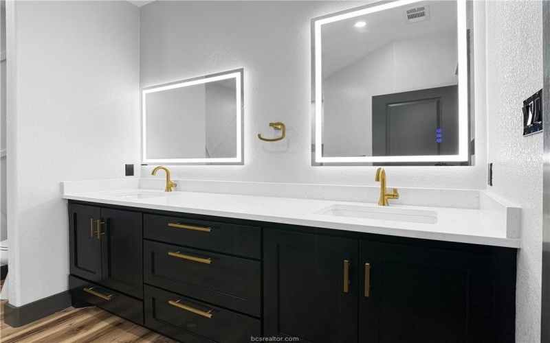 309 West 9th Street, Hearne, TX 77859, 3 Habitaciones Habitaciones , ,2 BañosBaños,Residential,En Venta,309 West 9th Street,0,25010985