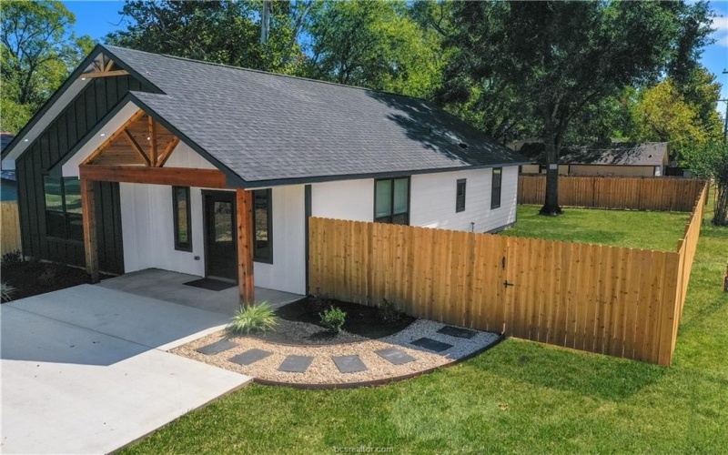 309 West 9th Street, Hearne, TX 77859, 3 Habitaciones Habitaciones , ,2 BañosBaños,Residential,En Venta,309 West 9th Street,0,25010985