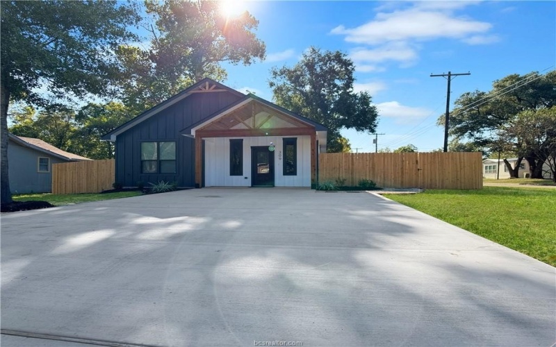 309 West 9th Street, Hearne, TX 77859, 3 Habitaciones Habitaciones , ,2 BañosBaños,Residential,En Venta,309 West 9th Street,0,25010985