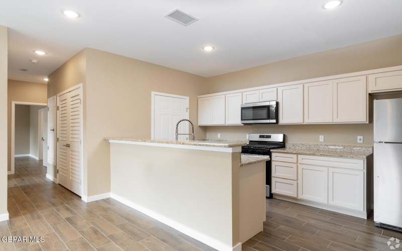 9779 McCombs Street unit: E6 #E6, El Paso, TX 79924, 2 Habitaciones Habitaciones , ,Residential,En Venta,9779 McCombs Street unit: E6,0,932310