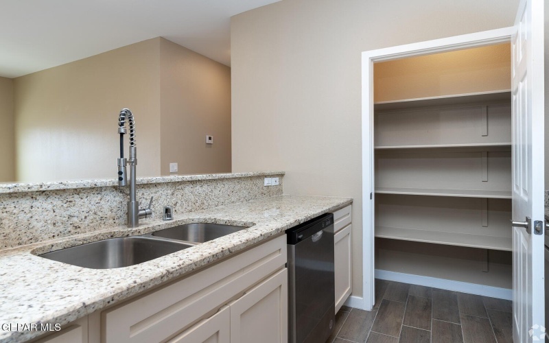 9779 McCombs Street unit: E6 #E6, El Paso, TX 79924, 2 Habitaciones Habitaciones , ,Residential,En Venta,9779 McCombs Street unit: E6,0,932310