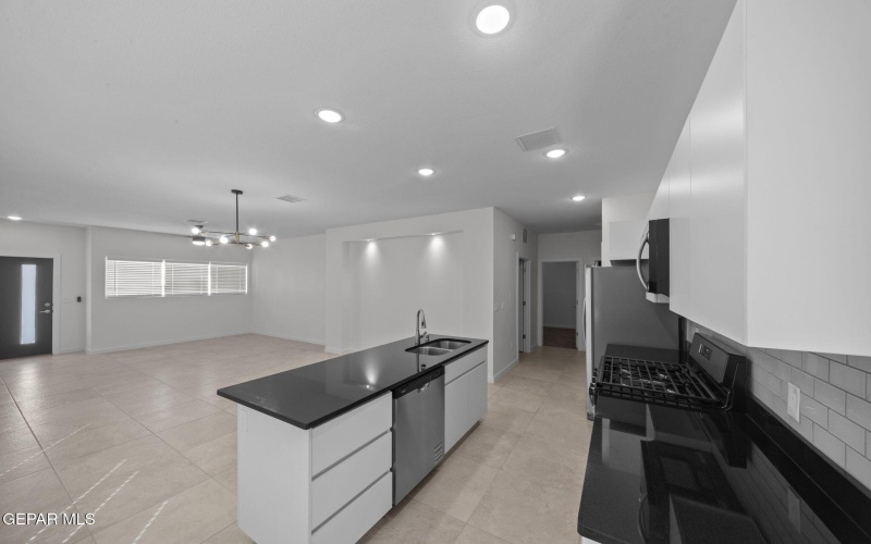 15156 Composition Avenue, El Paso, TX 79938, 3 Habitaciones Habitaciones , ,2 BañosBaños,Residential,En Venta,15156 Composition Avenue,0,932313