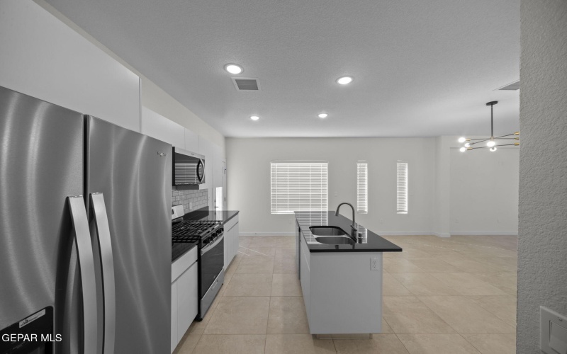 15156 Composition Avenue, El Paso, TX 79938, 3 Habitaciones Habitaciones , ,2 BañosBaños,Residential,En Venta,15156 Composition Avenue,0,932313
