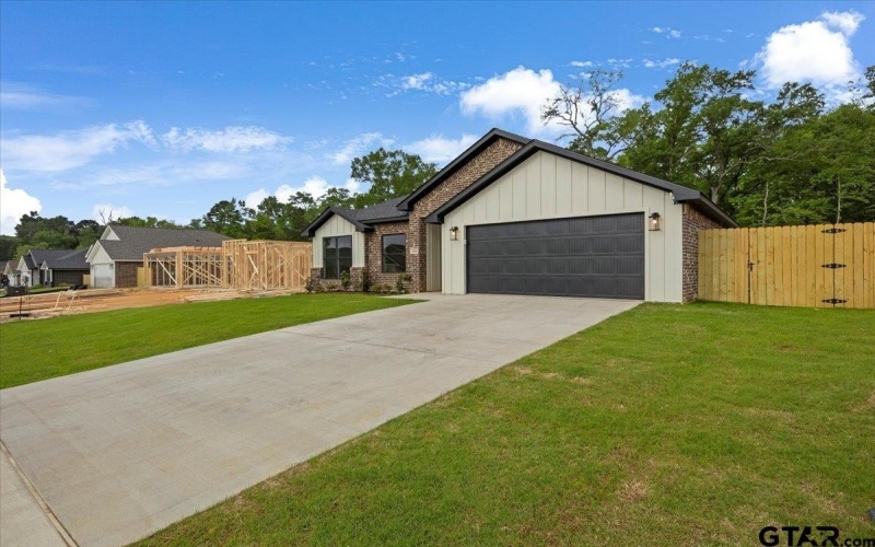 16226 Crossing Circle, Lindale, TX 75771, 4 Habitaciones Habitaciones , ,2 BañosBaños,Residential,En Venta,16226 Crossing Circle,0,25015492