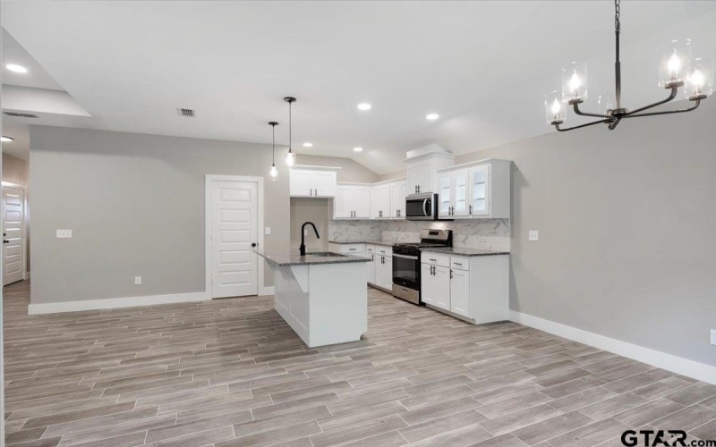 16226 Crossing Circle, Lindale, TX 75771, 4 Habitaciones Habitaciones , ,2 BañosBaños,Residential,En Venta,16226 Crossing Circle,0,25015492