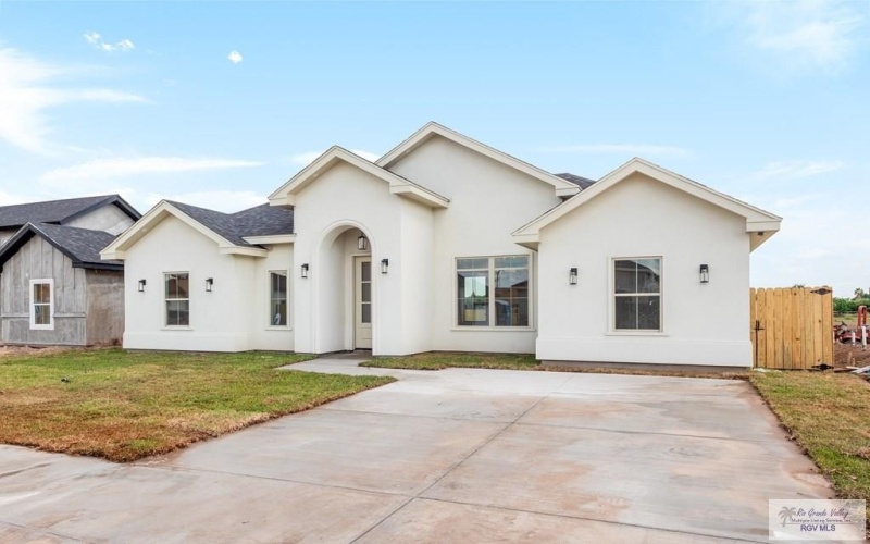 2441 CALLE MORENO, BROWNSVILLE, TX 78521, 4 Bedrooms Bedrooms, ,2 BathroomsBathrooms,Residential,For Sale,2441 CALLE MORENO,0,29769404