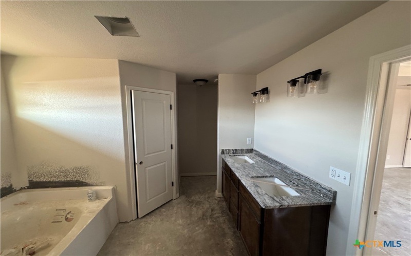 2546 Cowgirl Trail, Belton, TX 76513, 4 Bedrooms Bedrooms, ,2 BathroomsBathrooms,Residential,For Sale,2546 Cowgirl Trail,0,595848