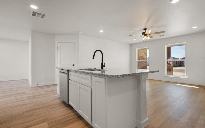 1614 N Clinton Avenue, Lubbock, TX 79416, 3 Habitaciones Habitaciones , ,2 BañosBaños,Residential,En Venta,1614 N Clinton Avenue,0,202562070