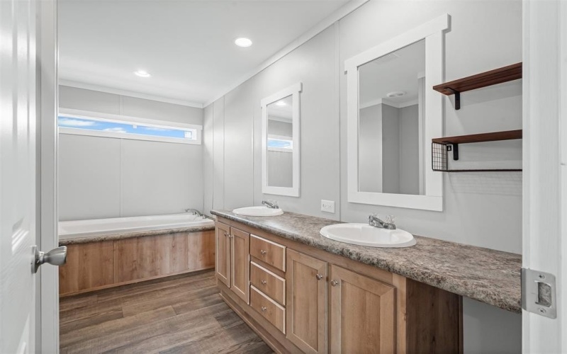 637 Lois Circle, Granbury, TX 76049, 3 Bedrooms Bedrooms, ,2 BathroomsBathrooms,Residential,For Sale,637 Lois Circle,0,21084225