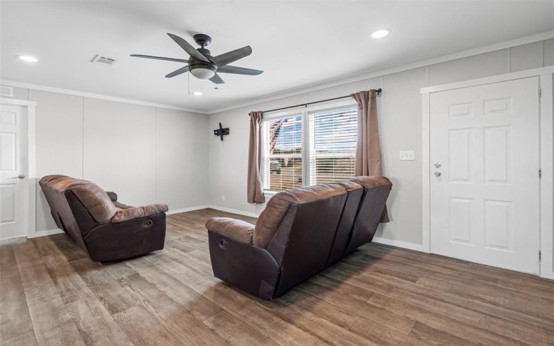637 Lois Circle, Granbury, TX 76049, 3 Bedrooms Bedrooms, ,2 BathroomsBathrooms,Residential,For Sale,637 Lois Circle,0,21084225
