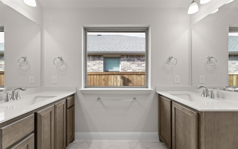 4043 Bedford Drive, Heartland, TX 75114, 4 Bedrooms Bedrooms, ,3 BathroomsBathrooms,Residential,For Sale,4043 Bedford Drive,0,21091238