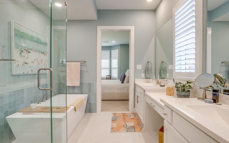 2132 Rolling Oaks Drive, Fort Worth, TX 76008, 4 Bedrooms Bedrooms, ,5 BathroomsBathrooms,Residential,For Sale,2132 Rolling Oaks Drive,0,21091450