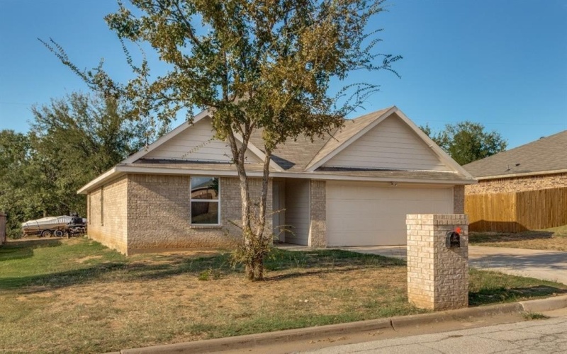 1517 Jacqueline Lane, Graham, TX 76450, 3 Habitaciones Habitaciones , ,2 BañosBaños,Residential,En Venta,1517 Jacqueline Lane,0,21091604