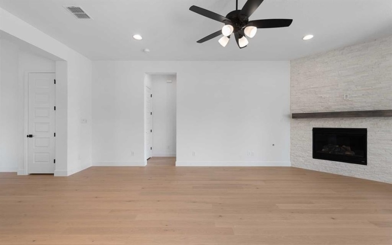 6913 Lanner Lane, Fort Worth, TX 76179, 4 Bedrooms Bedrooms, ,3 BathroomsBathrooms,Residential,For Sale,6913 Lanner Lane,0,21091617