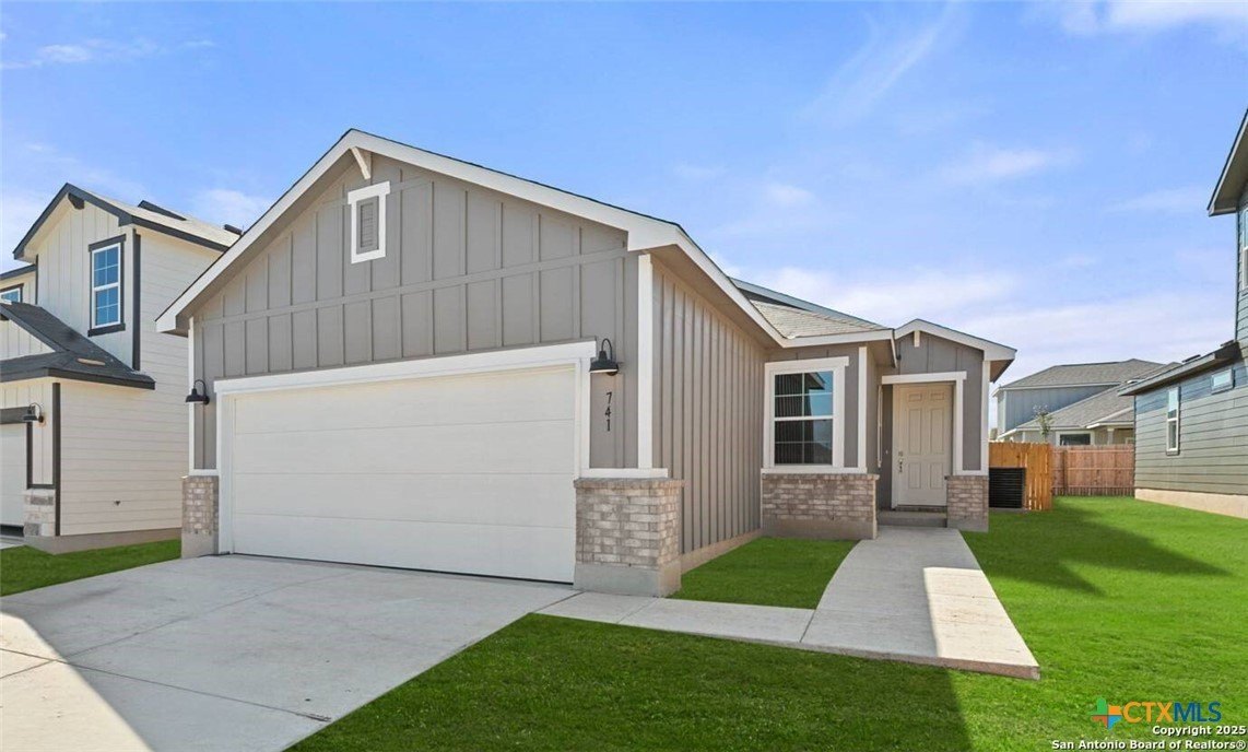 741 Whitman Street, New Braunfels, TX 78130, 4 Habitaciones Habitaciones , ,2 BañosBaños,Residential,En Venta,741 Whitman Street,0,595876
