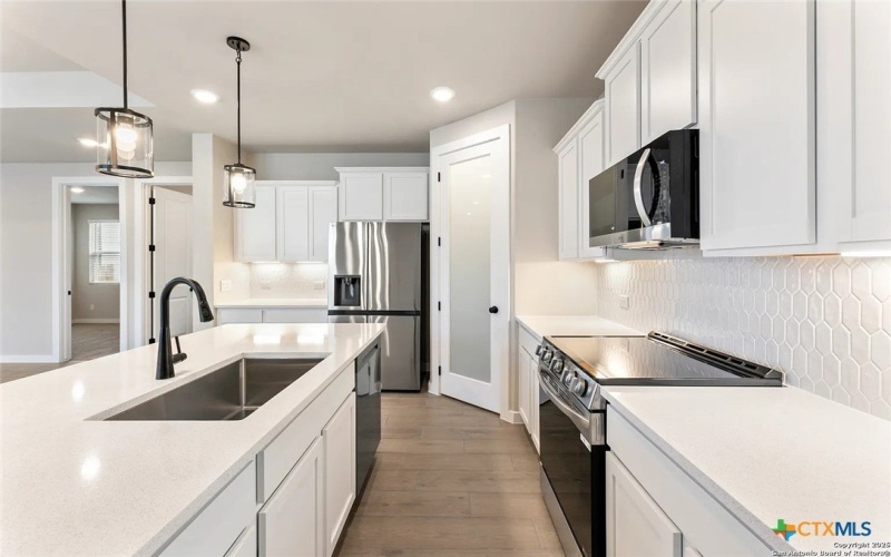 735 Langston Lane, New Braunfels, TX 78130, 4 Habitaciones Habitaciones , ,3 BañosBaños,Residential,En Venta,735 Langston Lane,0,595878