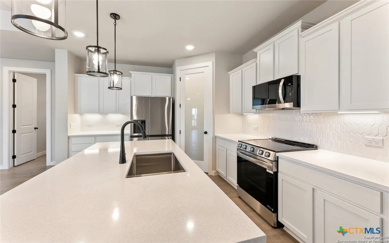735 Langston Lane, New Braunfels, TX 78130, 4 Habitaciones Habitaciones , ,3 BañosBaños,Residential,En Venta,735 Langston Lane,0,595878