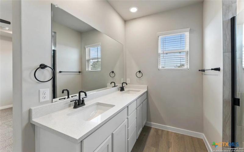 735 Langston Lane, New Braunfels, TX 78130, 4 Habitaciones Habitaciones , ,3 BañosBaños,Residential,En Venta,735 Langston Lane,0,595878