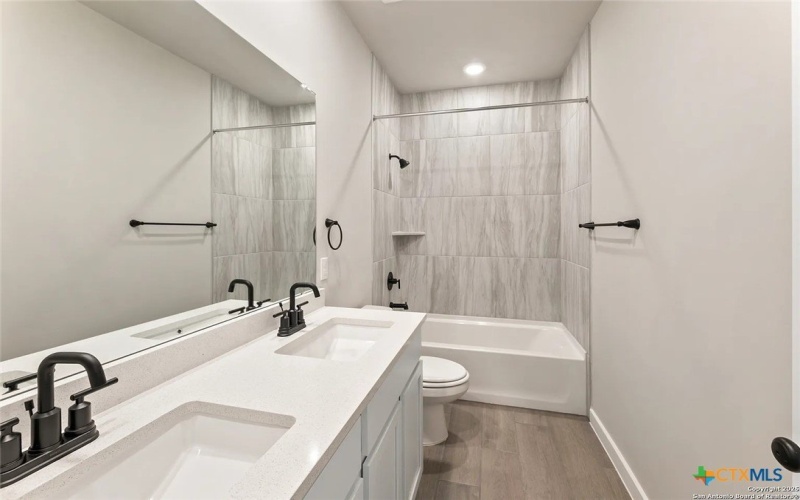 735 Langston Lane, New Braunfels, TX 78130, 4 Habitaciones Habitaciones , ,3 BañosBaños,Residential,En Venta,735 Langston Lane,0,595878