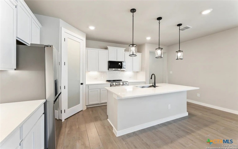 735 Langston Lane, New Braunfels, TX 78130, 4 Habitaciones Habitaciones , ,3 BañosBaños,Residential,En Venta,735 Langston Lane,0,595878