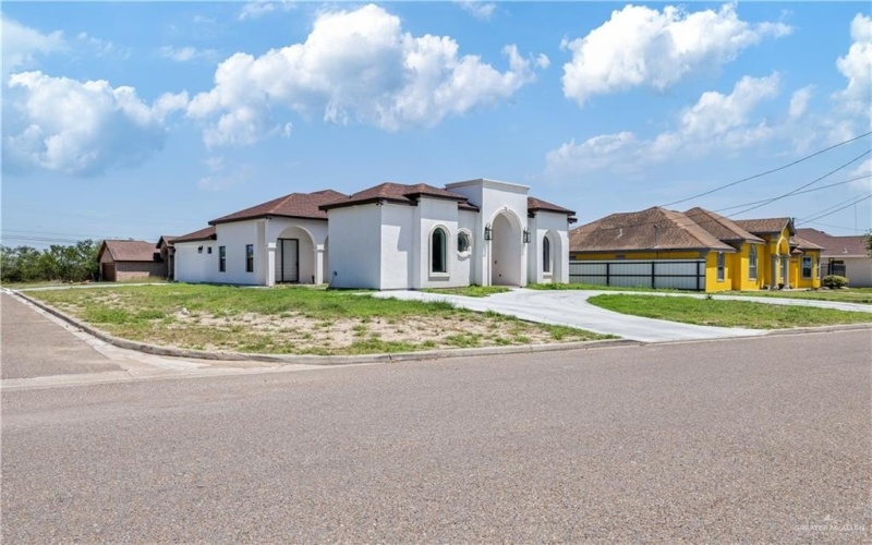 1810 Estrella Street, Roma, TX 78584, 4 Bedrooms Bedrooms, ,3 BathroomsBathrooms,Residential,For Sale,1810 Estrella Street,0,467600