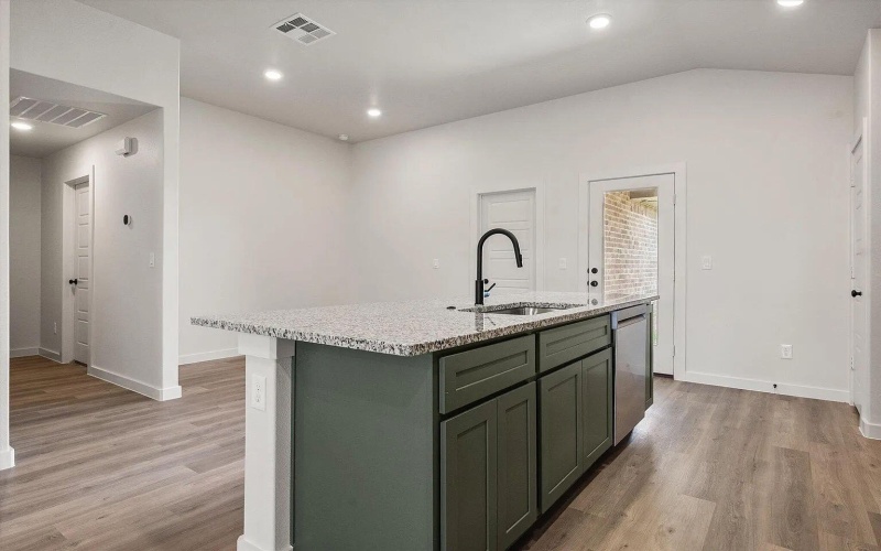 7215 8th Street, Lubbock, TX 79416, 3 Habitaciones Habitaciones , ,2 BañosBaños,Residential,En Venta,7215 8th Street,0,202562102