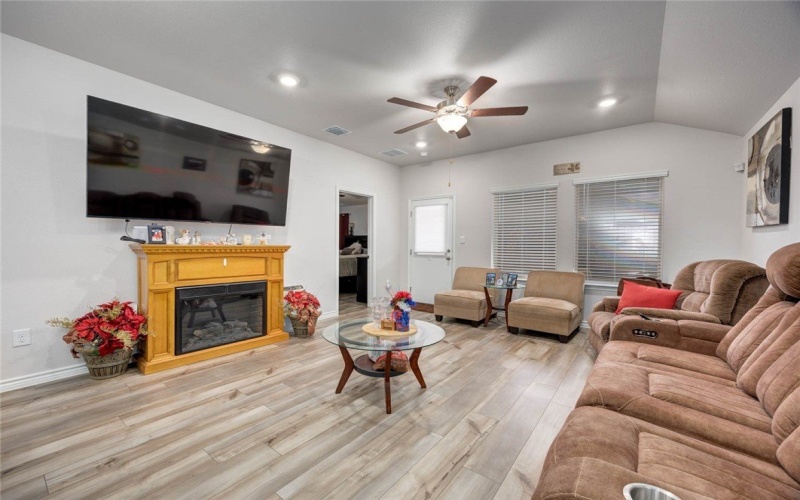 7621 Bullrider Drive, Corpus Christi, TX 78414, 3 Bedrooms Bedrooms, ,2 BathroomsBathrooms,Residential,For Sale,7621 Bullrider Drive,0,466575
