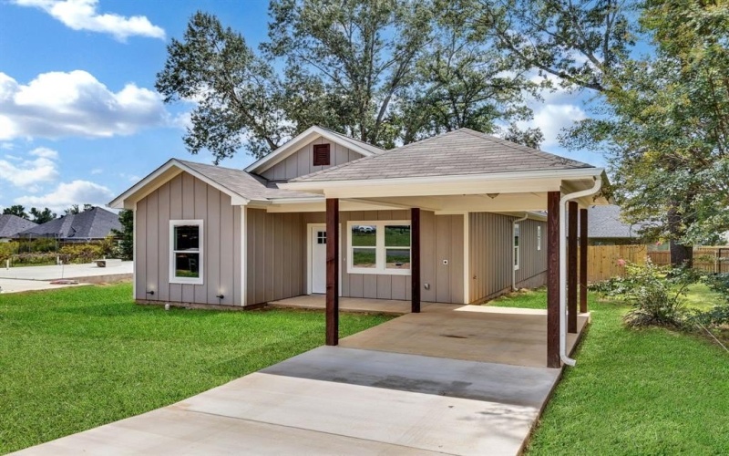 240 Elm Street, Winona, TX 75792, 3 Bedrooms Bedrooms, ,2 BathroomsBathrooms,Residential,For Sale,240 Elm Street,0,21086442