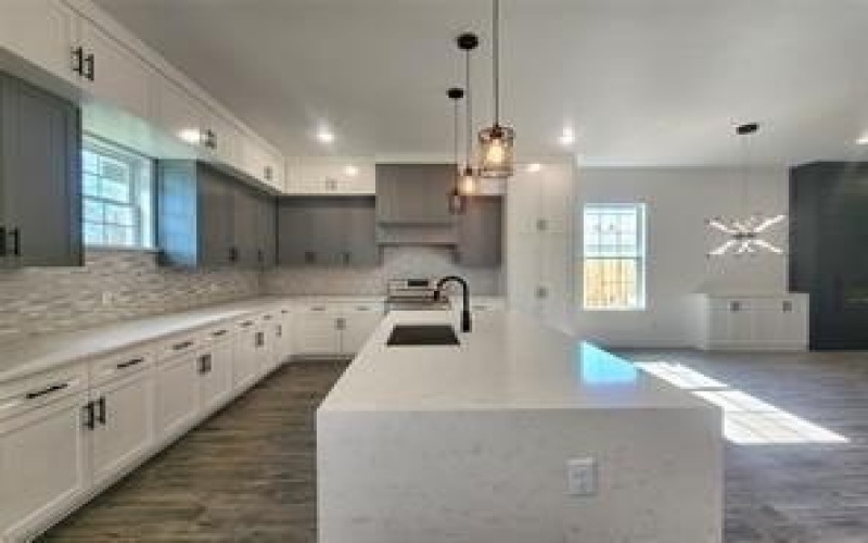 2121 S Edgewood Terrace, Fort Worth, TX 76105, 4 Habitaciones Habitaciones , ,2 BañosBaños,Residential,En Venta,2121 S Edgewood Terrace,0,21092492