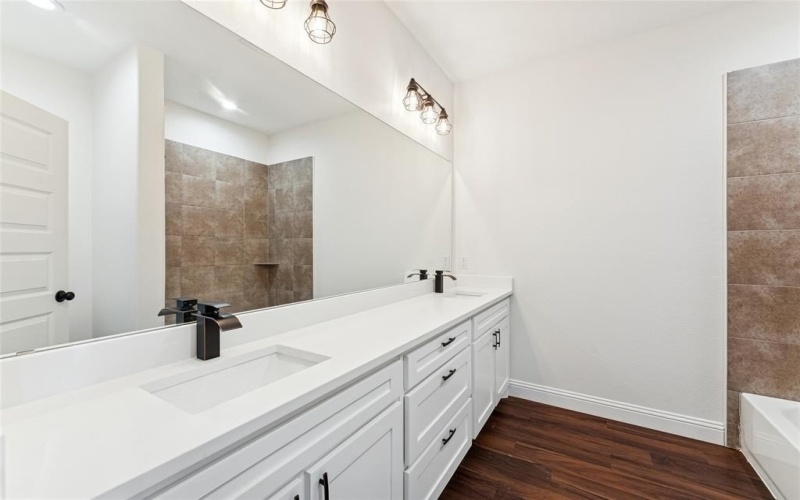 246 N Cherokee Shores Drive, Mabank, TX 75156, 3 Habitaciones Habitaciones , ,2 BañosBaños,Residential,En Venta,246 N Cherokee Shores Drive,0,21092623